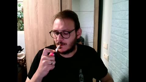 Snapshot of younromki chatting on April 2, 2026, 11:41 am A... online show from April 2, 2026, 11:41 am