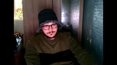 Snapshot of younromki chatting on April 3, 2026, 12:14 pm A... online show from April 3, 2026, 12:14 pm