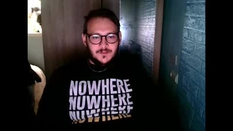 Snapshot of younromki chatting on April 4, 2026, 12:02 pm A... online show from April 4, 2026, 12:02 pm