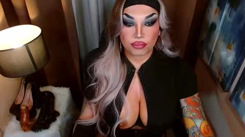 QUEEN MADISON  online show from February 6, 2026, 5:23 am