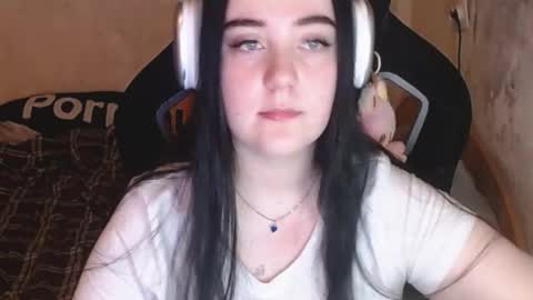 your_8a8y online show from November 17, 2025, 1:11 am