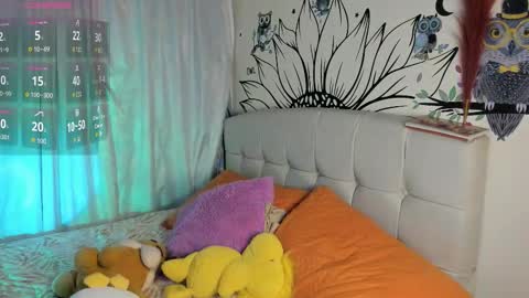 mia3 online show from October 13, 2025, 5:18 am