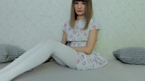 Snapshot of your_caramelka chatting on December 3, 2024, 5:31 am Lily online show from December 3, 2024, 5:31 am