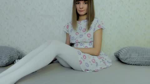 Snapshot of your_caramelka chatting on December 4, 2024, 5:27 am Lily online show from December 4, 2024, 5:27 am
