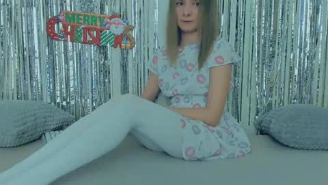 Snapshot of your_caramelka chatting on December 27, 2024, 5:20 am Lily online show from December 27, 2024, 5:20 am