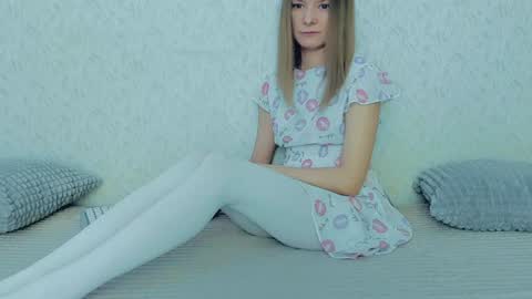 Snapshot of your_caramelka chatting on February 6, 2025, 5:25 am Lily online show from February 6, 2025, 5:25 am