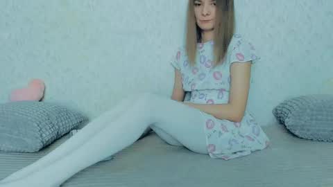 Snapshot of your_caramelka chatting on February 18, 2025, 12:06 pm Lily online show from February 18, 2025, 12:06 pm