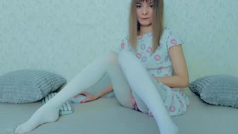Snapshot of your_caramelka chatting on March 5, 2025, 6:12 am Lily online show from March 5, 2025, 6:12 am