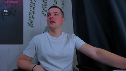 Snapshot of your_claddagh chatting on November 30, 2025, 2:43 pm your_claddagh online show from November 30, 2025, 2:43 pm