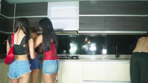 Aysel Chloe Noa and Zoe online show from February 18, 2026, 6:48 pm