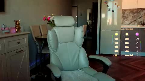 your Evaa online show from September 20, 2025, 2:23 am