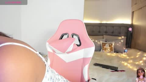 Snapshot of your_favorite_doll_ chatting on November 29, 2025, 3:31 am Eliza online show from November 29, 2025, 3:31 am