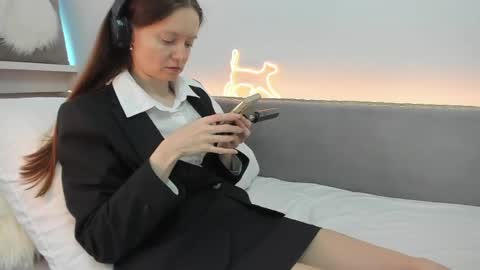 Snapshot of your_librarian chatting on June 2, 2026, 9:33 am Your Librarian online show from June 2, 2026, 9:33 am