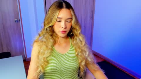 your_little_ online show from December 4, 2024, 10:57 am