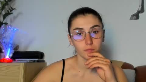 Andrea Your sweet farmer girl online show from March 3, 2025, 9:44 am