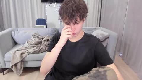 your_shy_guy online show from January 16, 2025, 7:20 pm