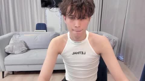 your_shy_guy online show from January 18, 2025, 10:06 pm