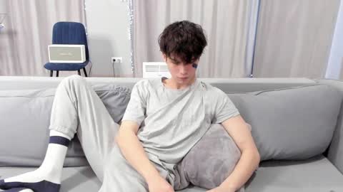 your_shy_guy online show from January 22, 2025, 8:29 am