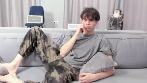 your_shy_guy online show from January 25, 2025, 7:17 am