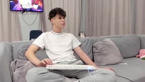 your_shy_guy online show from February 12, 2025, 7:13 pm