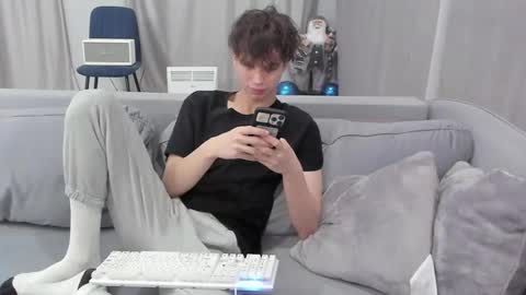 your_shy_guy online show from February 23, 2025, 8:33 pm