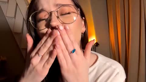 Snapshot of yourbelovedelsa chatting on March 1, 2026, 4:42 pm Elsa online show from March 1, 2026, 4:42 pm