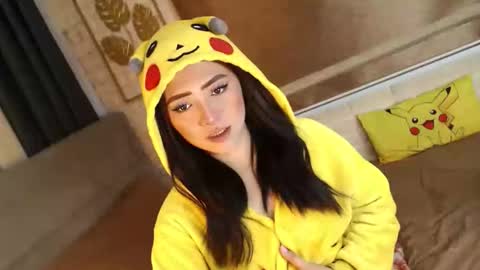 JEN  online show from October 3, 2025, 12:24 pm