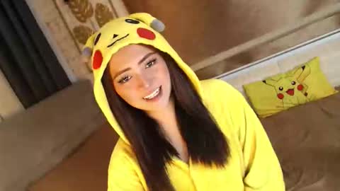 JEN  online show from October 5, 2025, 12:47 pm