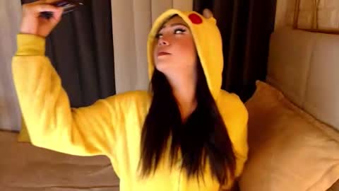 JEN  online show from April 23, 2026, 1:02 pm