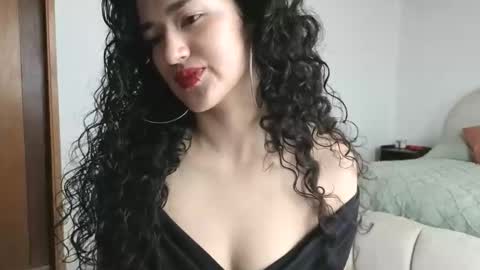 yourdreamgirl2025 online show from March 11, 2026, 2:56 pm