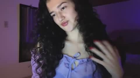 yourdreamgirl2025 online show from April 7, 2026, 12:11 am