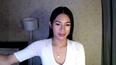 Snapshot of yourdreamgirlgwen chatting on June 3, 2026, 6:13 pm GWENI online show from June 3, 2026, 6:13 pm