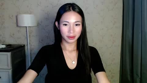 Snapshot of yourdreamgirlgwen chatting on June 19, 2026, 7:01 am GWENI online show from June 19, 2026, 7:01 am