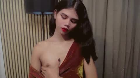 Vivian online show from November 18, 2025, 7:29 pm