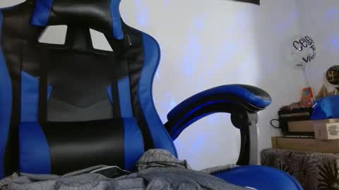 yourfavorite_bigclit online show from November 28, 2025, 3:04 pm