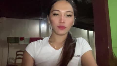 Snapshot of yourhotlove_jamellaxxx chatting on December 21, 2025, 1:51 pm LOVING JAMMELA online show from December 21, 2025, 1:51 pm