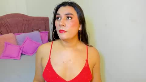 Snapshot of yourlatina_emely chatting on February 18, 2026, 1:56 am EMELY online show from February 18, 2026, 1:56 am
