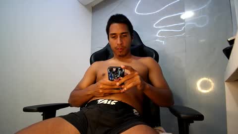 Snapshot of yourlatinmamba chatting on October 27, 2025, 4:27 am Your Latin Mamba online show from October 27, 2025, 4:27 am