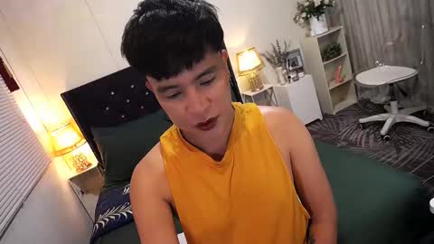 Snapshot of yourlivingonurdream chatting on March 12, 2026, 10:05 pm -- online show from March 12, 2026, 10:05 pm