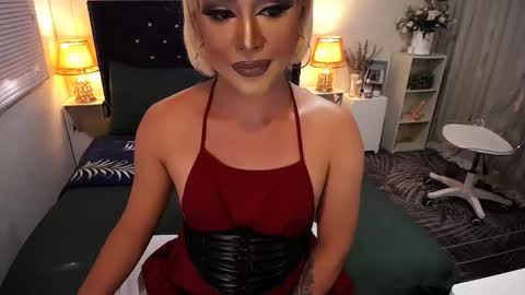 Snapshot of yourlivingonurdream chatting on March 18, 2026, 1:53 am -- online show from March 18, 2026, 1:53 am