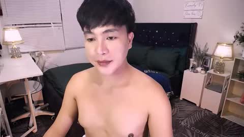 Snapshot of yourlivingonurdream chatting on March 26, 2026, 7:03 am -- online show from March 26, 2026, 7:03 am