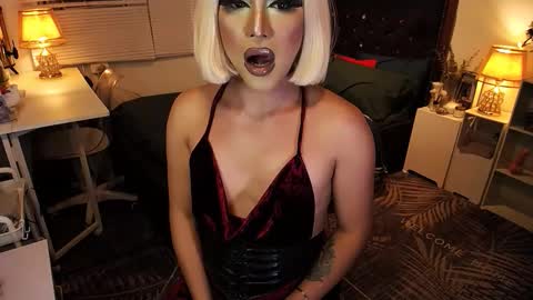 Snapshot of yourlivingonurdream chatting on March 27, 2026, 10:48 am -- online show from March 27, 2026, 10:48 am