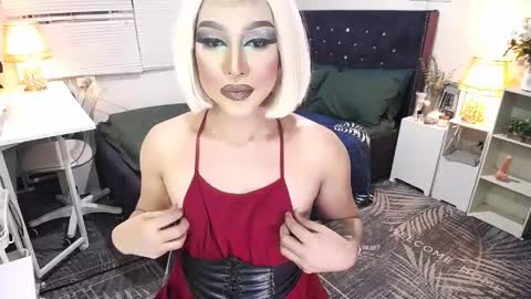 Snapshot of yourlivingonurdream chatting on April 1, 2026, 9:43 am -- online show from April 1, 2026, 9:43 am