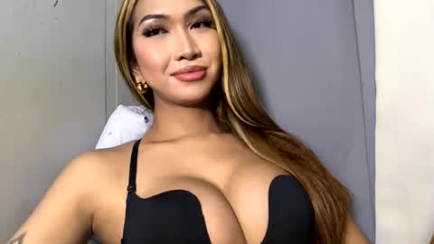 yourlovebella88 online show from May 17, 2026, 8:05 pm
