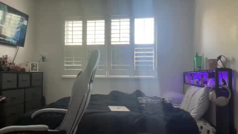 yourmila1 online show from February 27, 2026, 11:27 pm