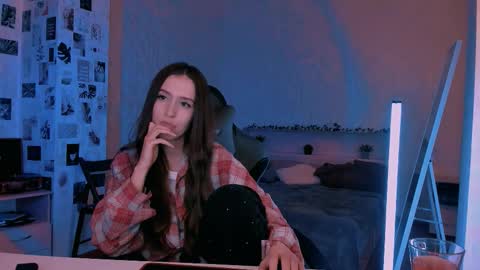 Eva online show from October 8, 2025, 7:22 pm