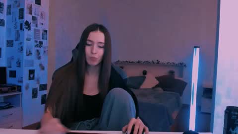 Eva online show from October 26, 2025, 7:42 pm