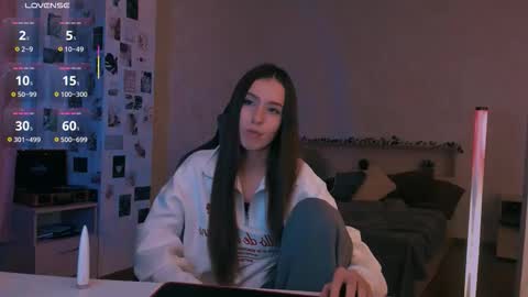 Eva online show from October 27, 2025, 7:40 pm