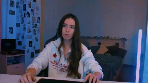 Eva online show from October 28, 2025, 7:49 pm