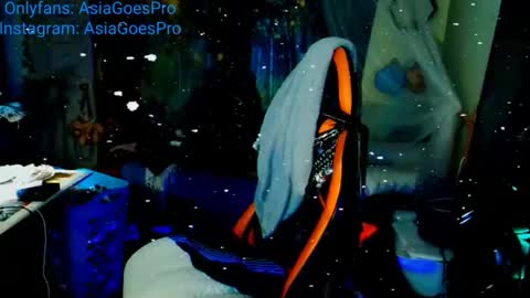 Snapshot of yoursecretgirlfriend963 chatting on December 19, 2024, 12:56 am AsiaGoesPro - On All Socials online show from December 19, 2024, 12:56 am